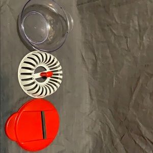 Joie berry holder with bonus slicer lid